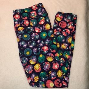LuLa Roe springtime leggings